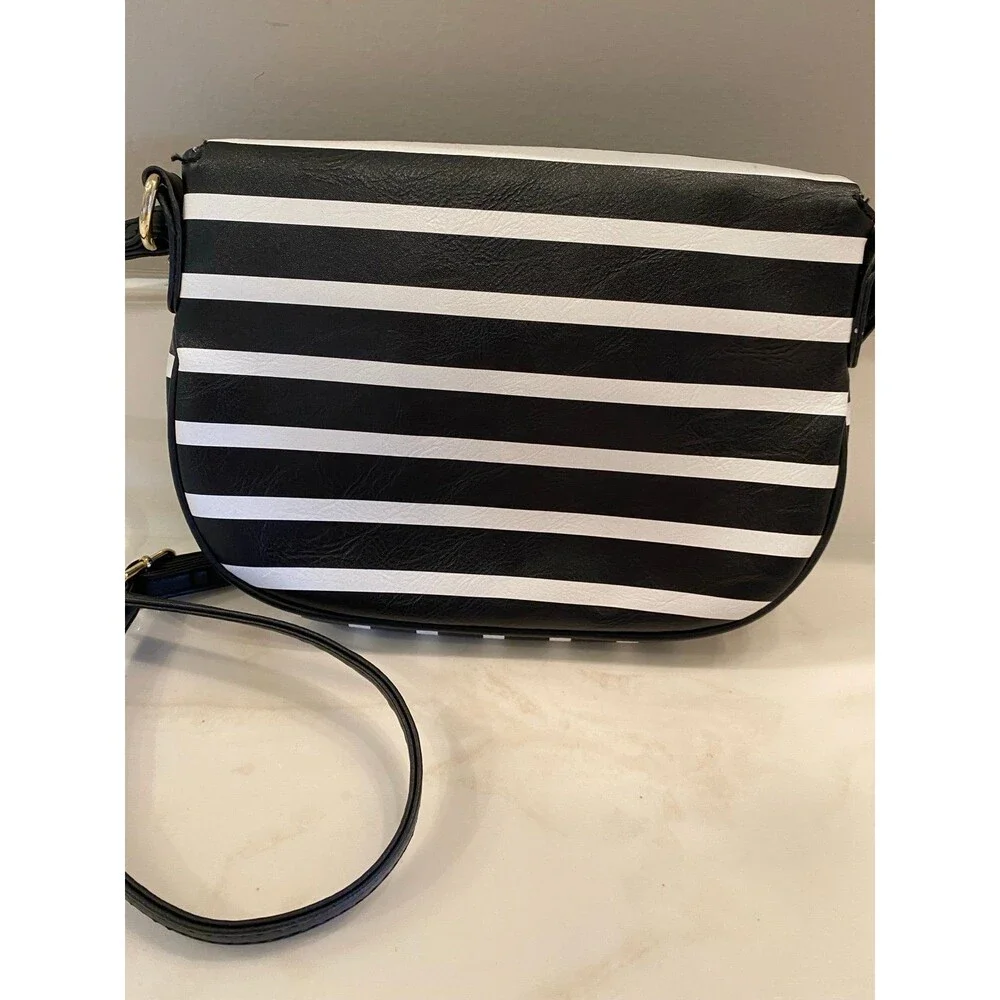 Apt 9 NWOT Crossbody Black & White‎ Striped Purse w/many compartments Travel Bag